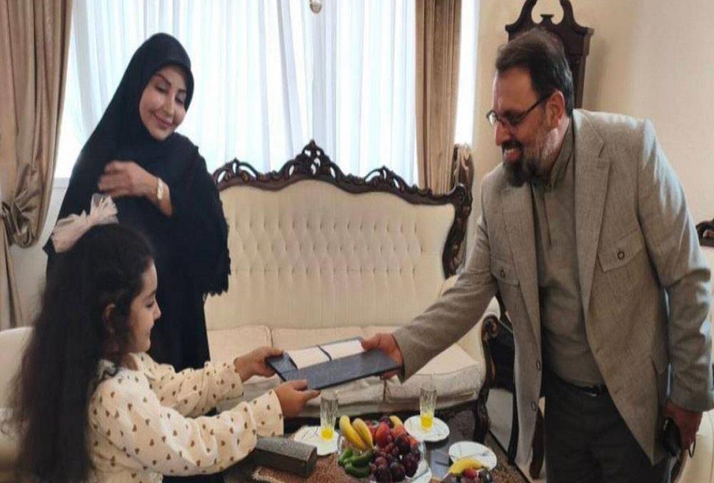 تجلیل از خانواده معظم شهید والامقام امینی، از شهدای منتسب به پژوهشگاه فضایی ایران توسط فرمانده مرکز بسیج وزارت ارتباطات و