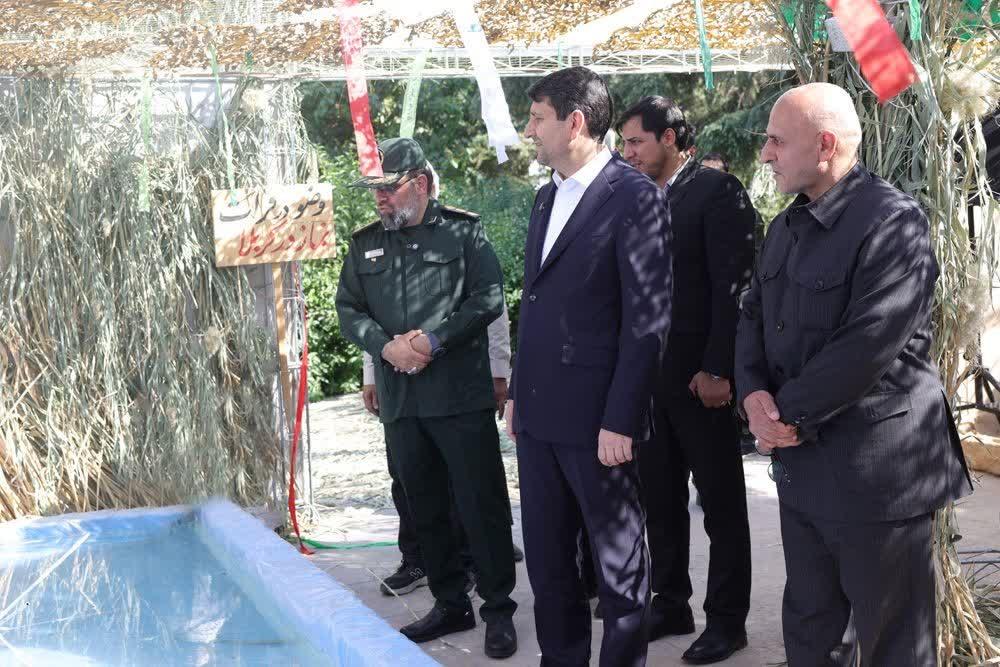 هم‌زمان با هفته دفاع مقدس و با حضور وزیر ارتباطات ،نمایشگاه «دفاع همچنان باقی است» در وزارت ارتباطات افتتاح شد