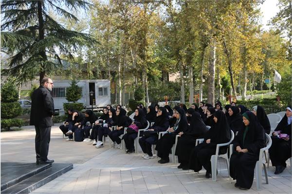 بازدید دانش آموزان منطقه 7 آموزش و پرورش از نمایشگاه دفاع مقدس