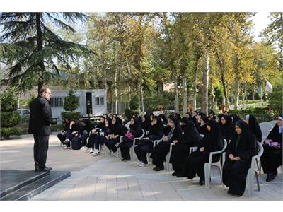 حضور دانش آموزان در وزارت ارتباطات در هفته دفاع مقدس