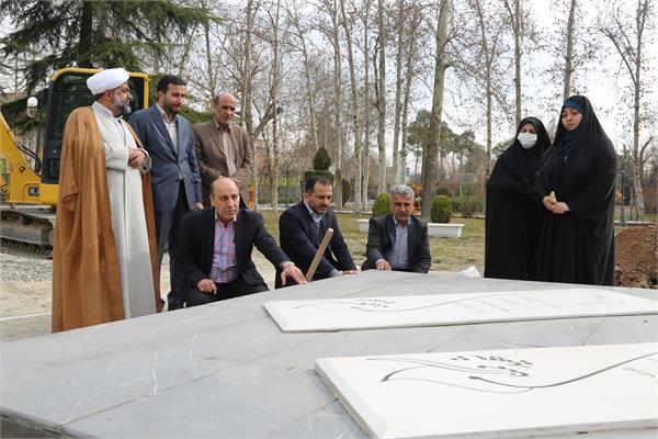 طی مراسمی، آیین کلنگ زنی یادمان شهدای گمنام،مدفون در پردیس وزارت ارتباطات وفناوری اطلاعات، برگزار شد :
