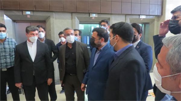 وزیر ارتباطات از نمایشگاه دفاع مقدس حوزه مقاومت بسیج زیر ساخت بازدید کرد .