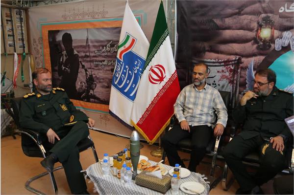 بازدید مسئول سازمان بسیج ادارات و کارمندان تهران بزرگ از نمایشگاه دفاع مقدس