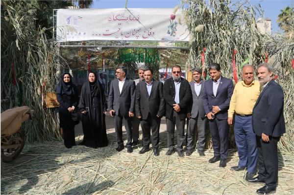بازدید دکتر مکاری معاون وزیر ارتباطات و سرپرست پژوهشگاه فضایی به همراه اعضای هیات مدیره و جمعی از مدیران از نمایشگاه دفاع مقدس با محوریت دفاع همچنان باقی است